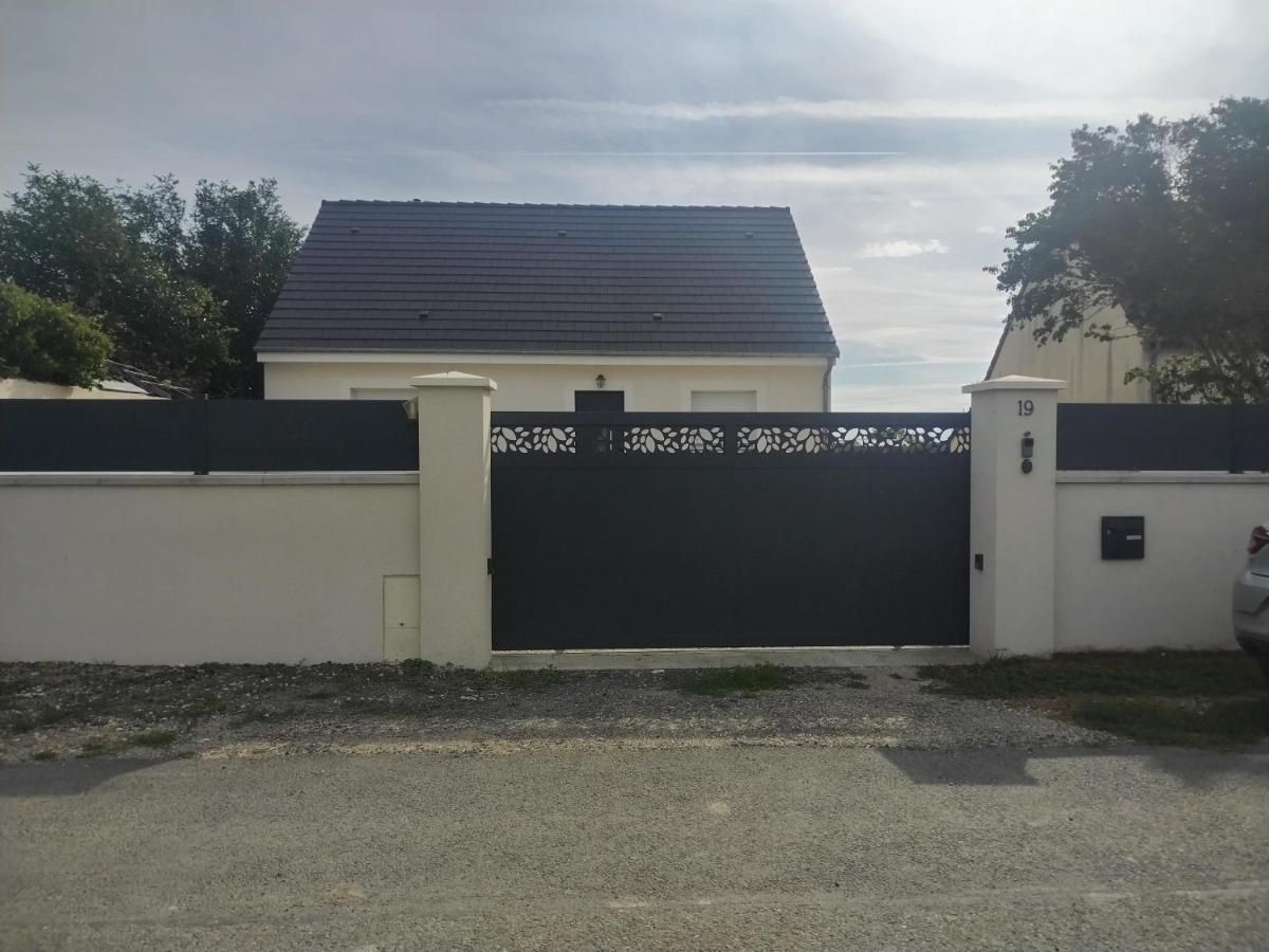 Petite Maison Au Calme Poupry Esterno foto
